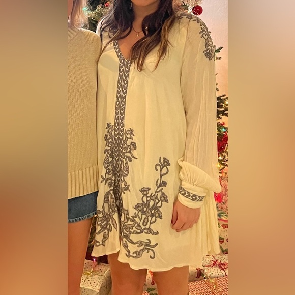 Free People Dresses & Skirts - Free People Cream and Gray Floral Tunic Dress